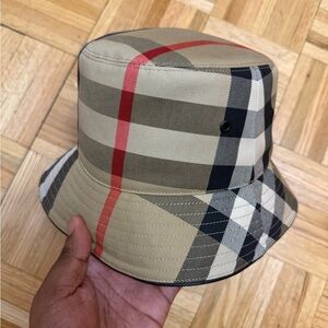 BNWT Authetic Burberry Beige and Black Check Bucket Hat